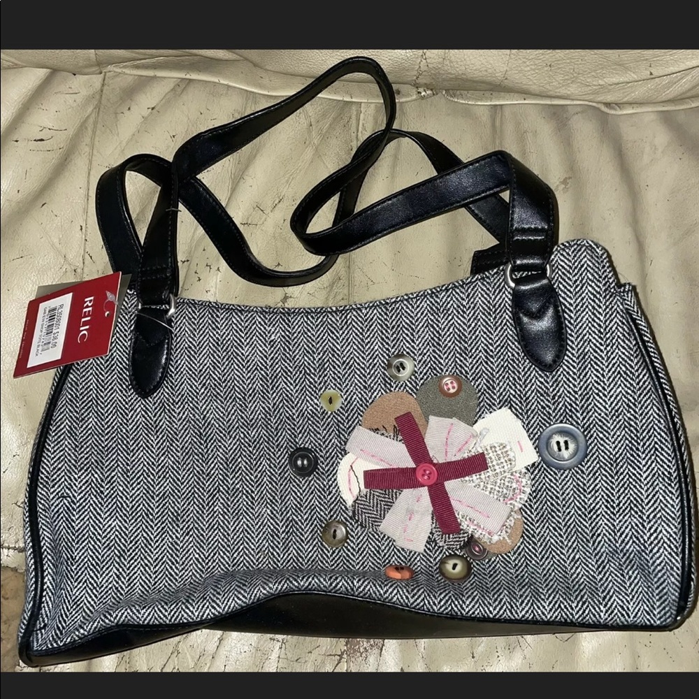 NWT relic black n gray purse! Buttons on front!